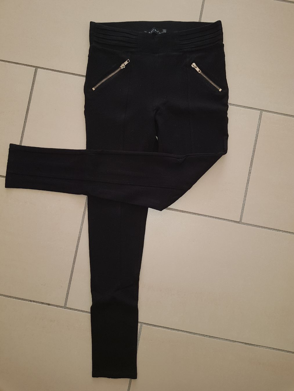 Leggings: Leggins schwarz S – Usato da Viganello venduto da sta_b86s 1