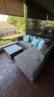 Rattanlounge mit Tisch - beschädigt