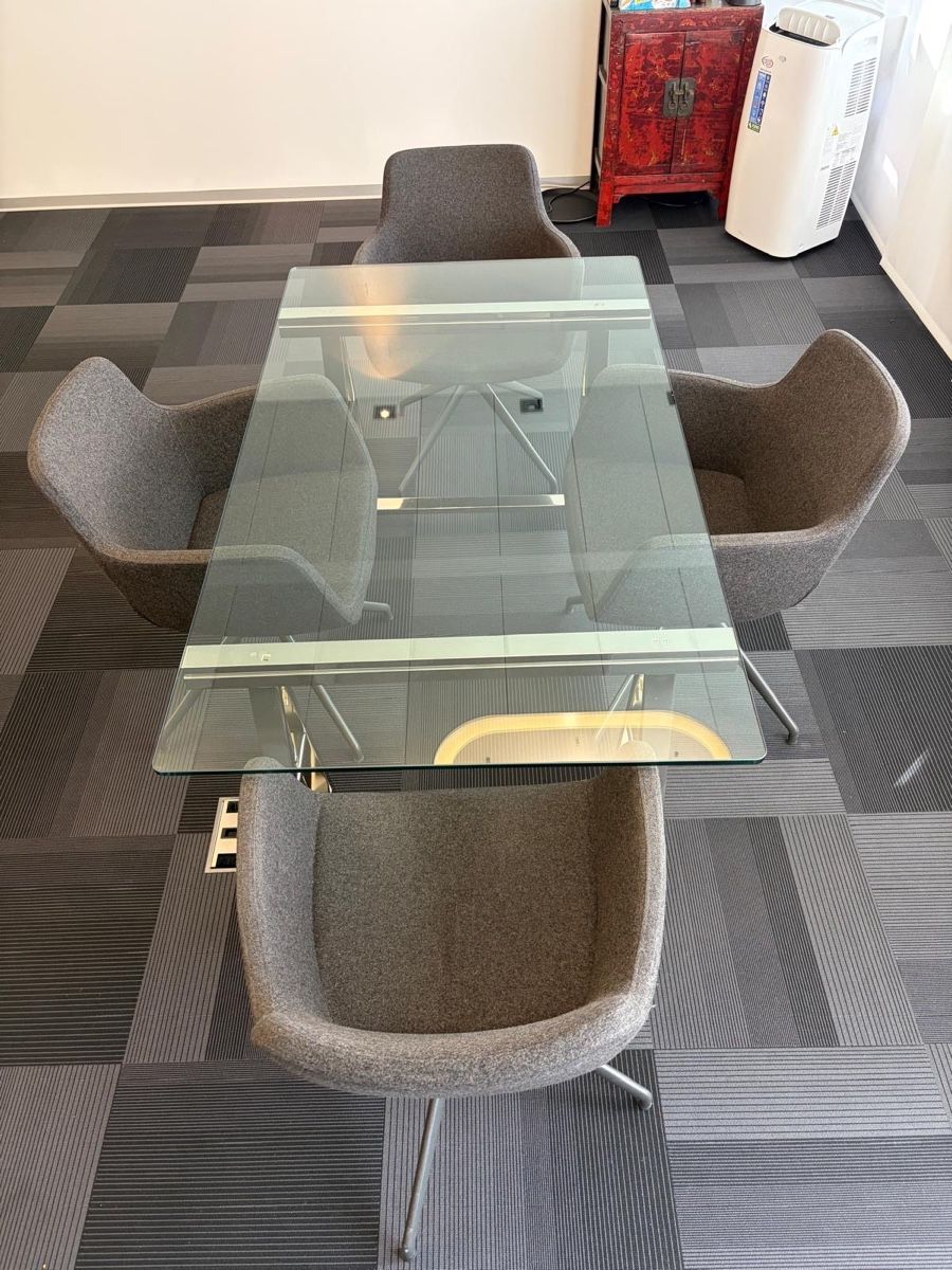Set di tavolo e panche: Glastisch mit Stühle – Usato da Zollikon venduto da sarosco 1