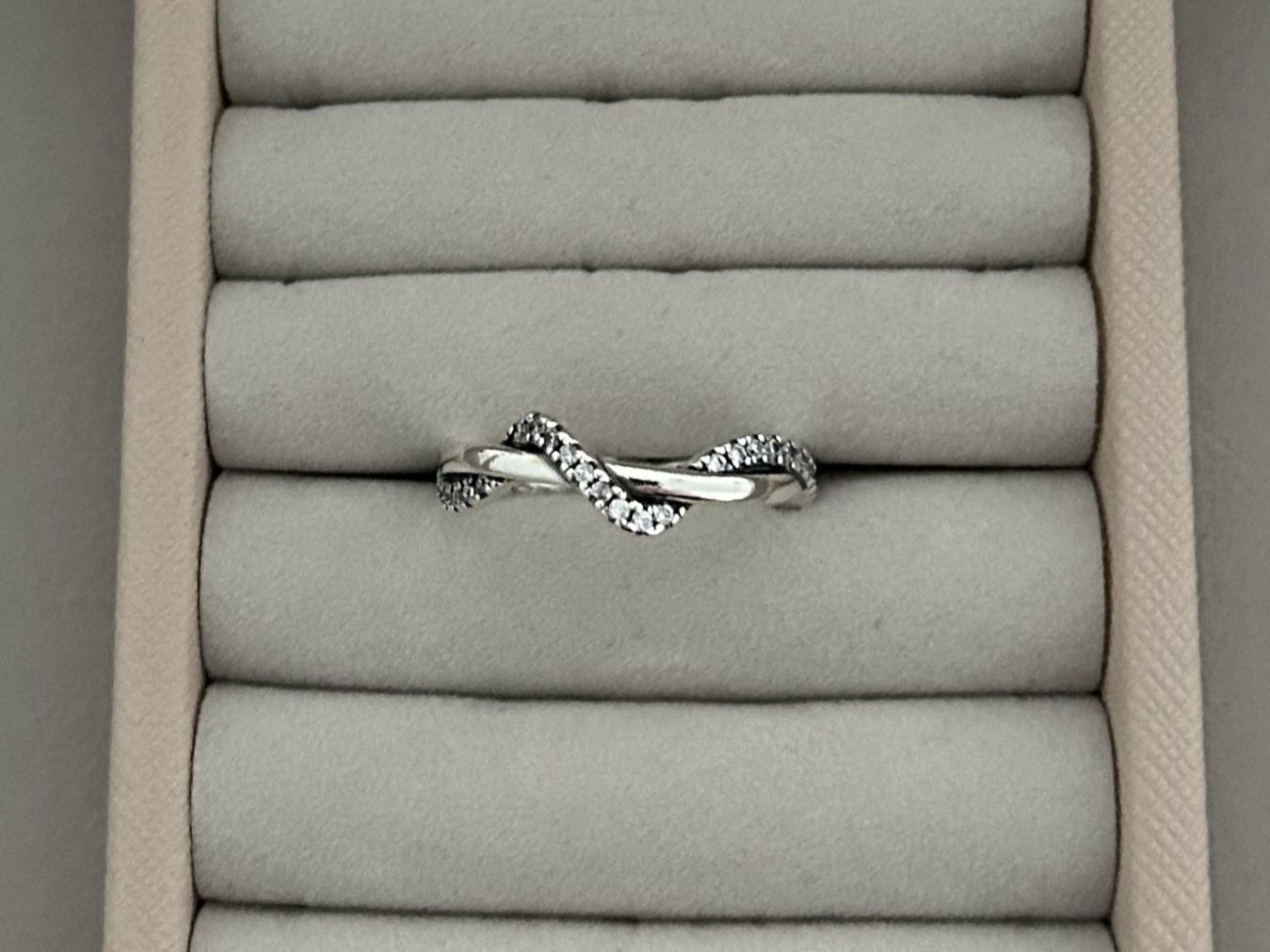 Pandora Ringe: Pandora Funkelnde Verschlungene Welle Ring – Neu (gemäss Beschreibung) aus Rheinfelden von Boutique_Luxe