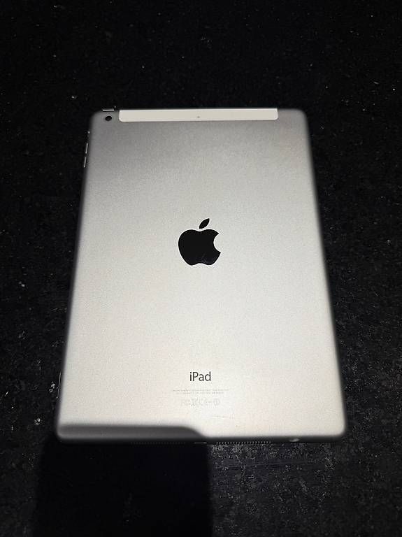 Apple Tablettes PC: Apple Ipad Air (2013) – D'occasion à Lostorf par Tenet88 1
