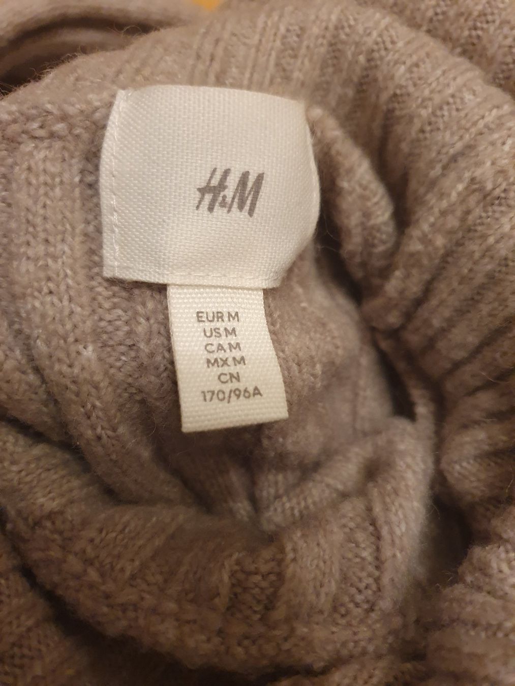 H&M Pulls et sweat-shirts: H&M Mädchen Rollkragenpullover Gr.M beige, Rippenstrick, ... – D'occasion à Kloten par Hektor44 2