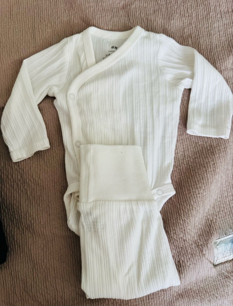 H&M Lotti di vestiti: TOP ! Baby Strampler- Set 2-4 MT – Usato da Herrliberg venduto da Buyandshine 2
