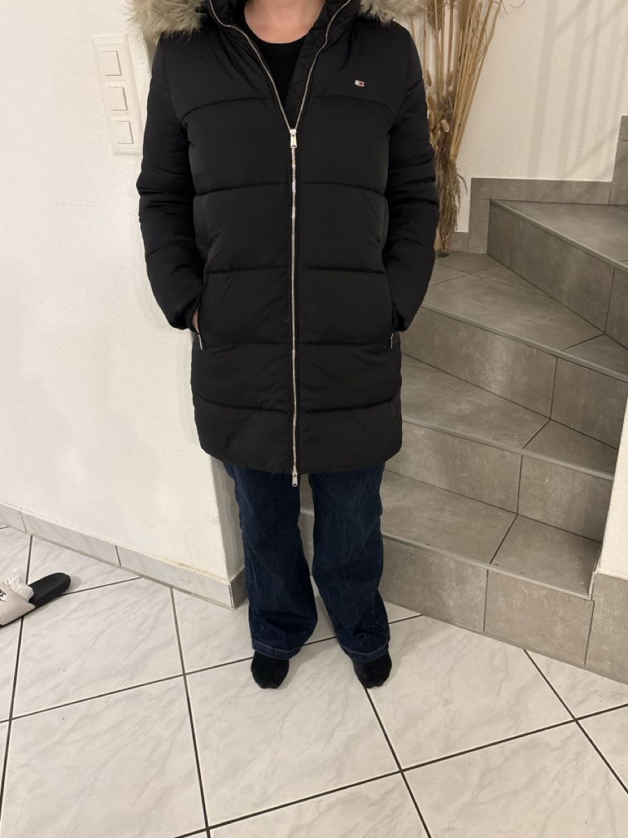 Tommy Hilfiger Cappotti: Doudoune Tommy Hilfiger noire avec capuche - taille M – Nuovo (secondo la descrizione) da La Chaux-de-Fonds venduto da vio_sf2g