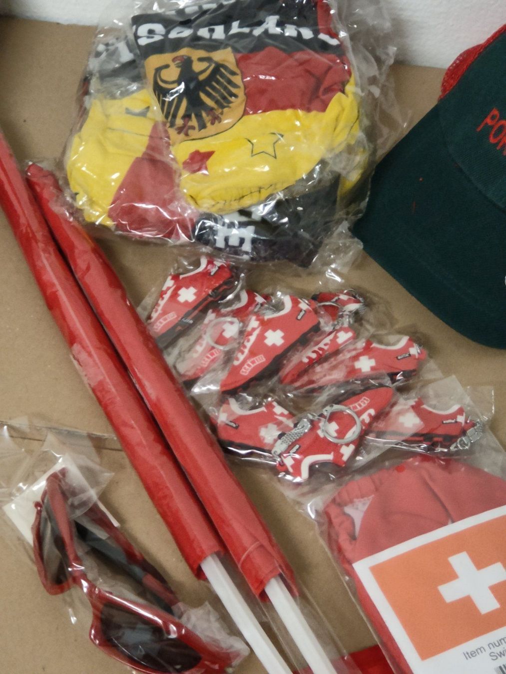 Drapeaux: Restposten Fanartikel – Neuf avec emballage d'origine à Seewen SZ par pakosshop