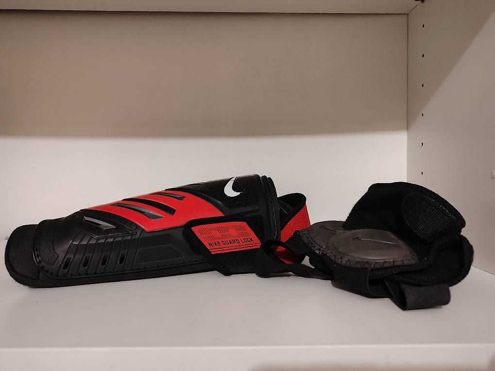 Protezioni & Imbottiture: Nike Schienbeinschoner  – Usato da Unterengstringen venduto da JsPh