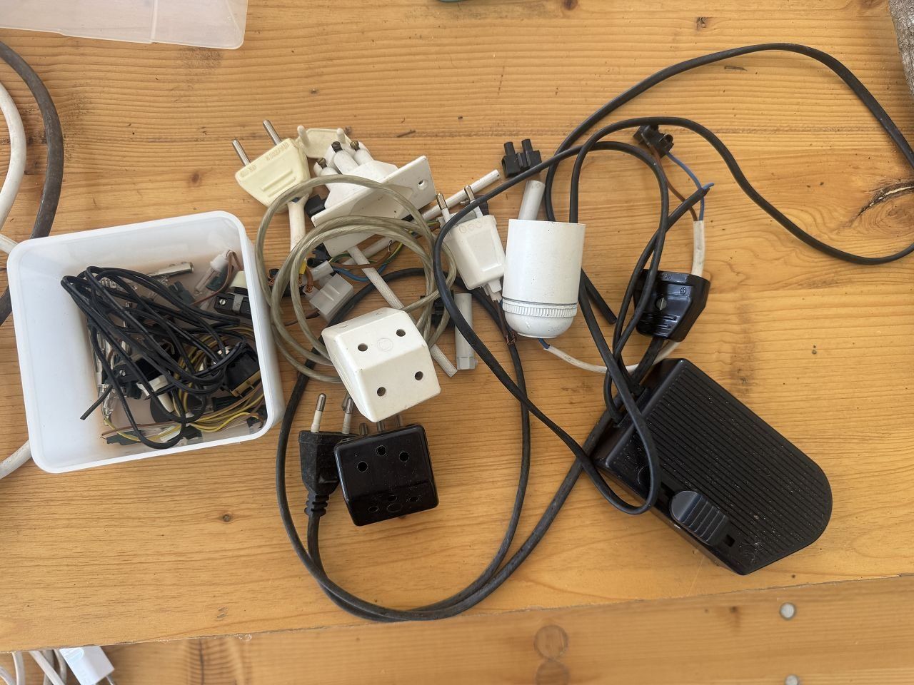 Cavi: Diverses Elektro- und PC-Netzwerk-Kabelmaterial, – Usato da Bremgarten b. Bern venduto da Bbu