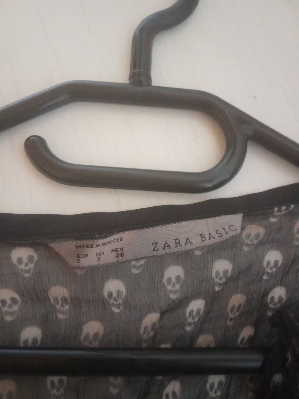 Zara Camicette: Chemisier Zara Basic Taille S Noir Têtes de Mort Tendance – Usato da Boulens venduto da m17_7jc7 1