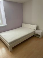 Bett 140 x 200 cm Weiss/Hochglanz mit Nachttisch