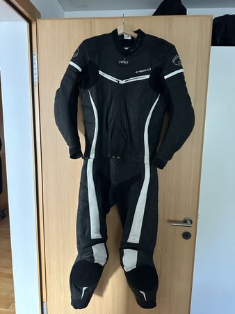 Held Motorradkombi Leder Grösse 44 schwarz guter Zustand