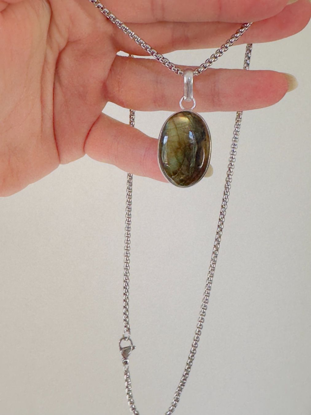 Ketten: Fashionable labradorite necklace – Neu und originalverpackt aus Genève von AGBERG 6