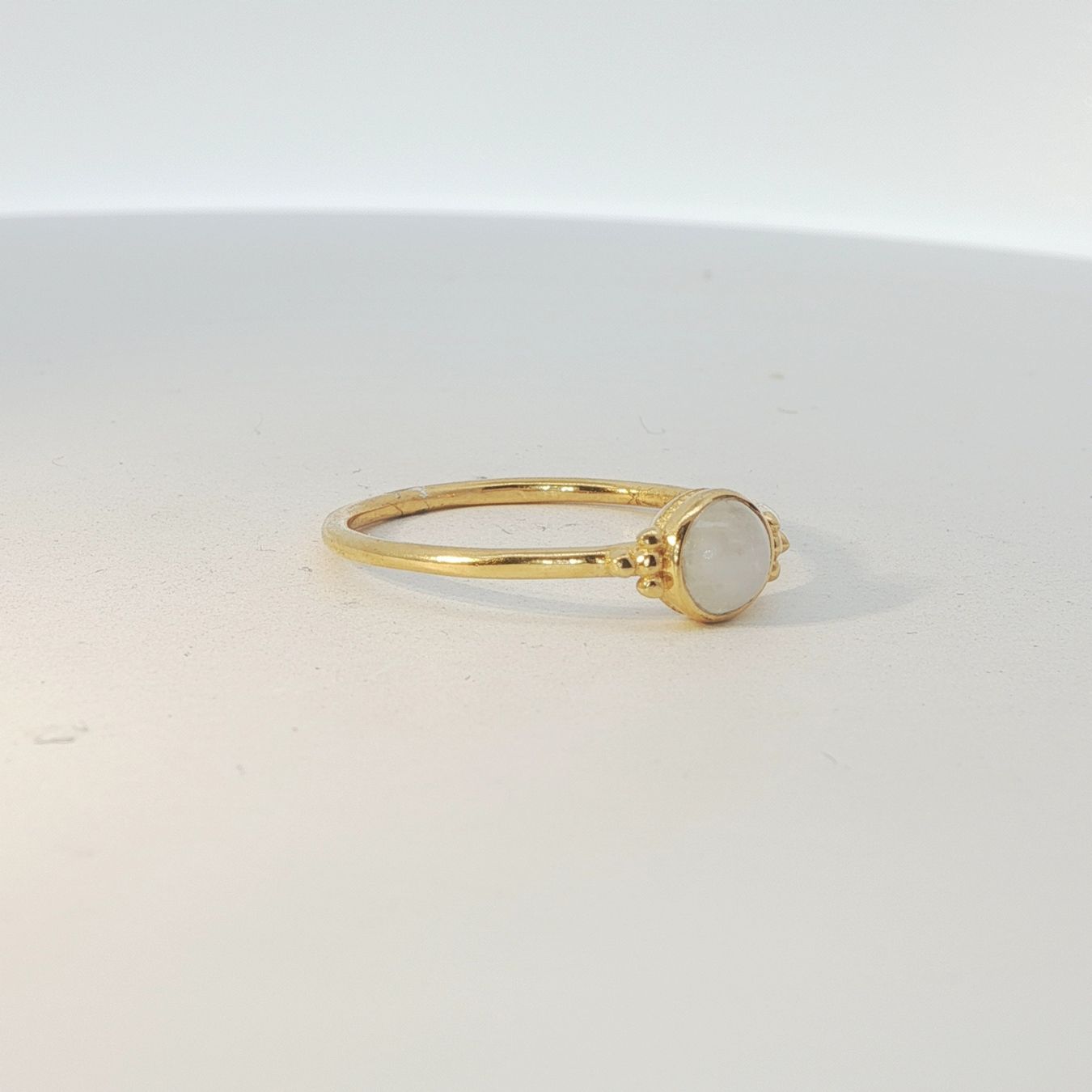 Olga Ribler Anelli: Goldiger Damenring mit Mondstein - Gr.56 – Nuovo (secondo la descrizione) da Luzern venduto da MonikaS03 2