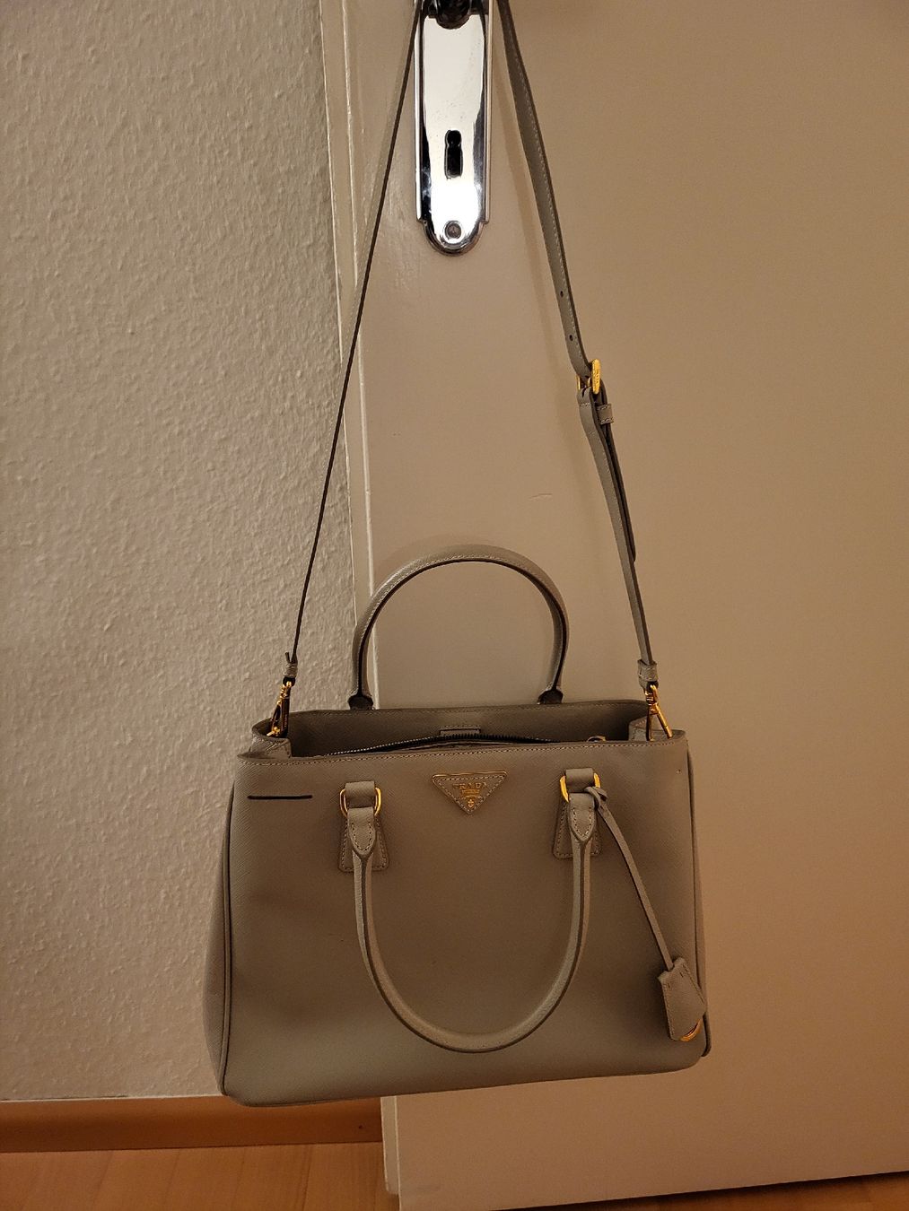 Prada Borse da donna: Prada Handtasche, Saffiano Lux, hellbeige – Nuovo e nell'imballaggio originale da Binningen venduto da Hofka64 8
