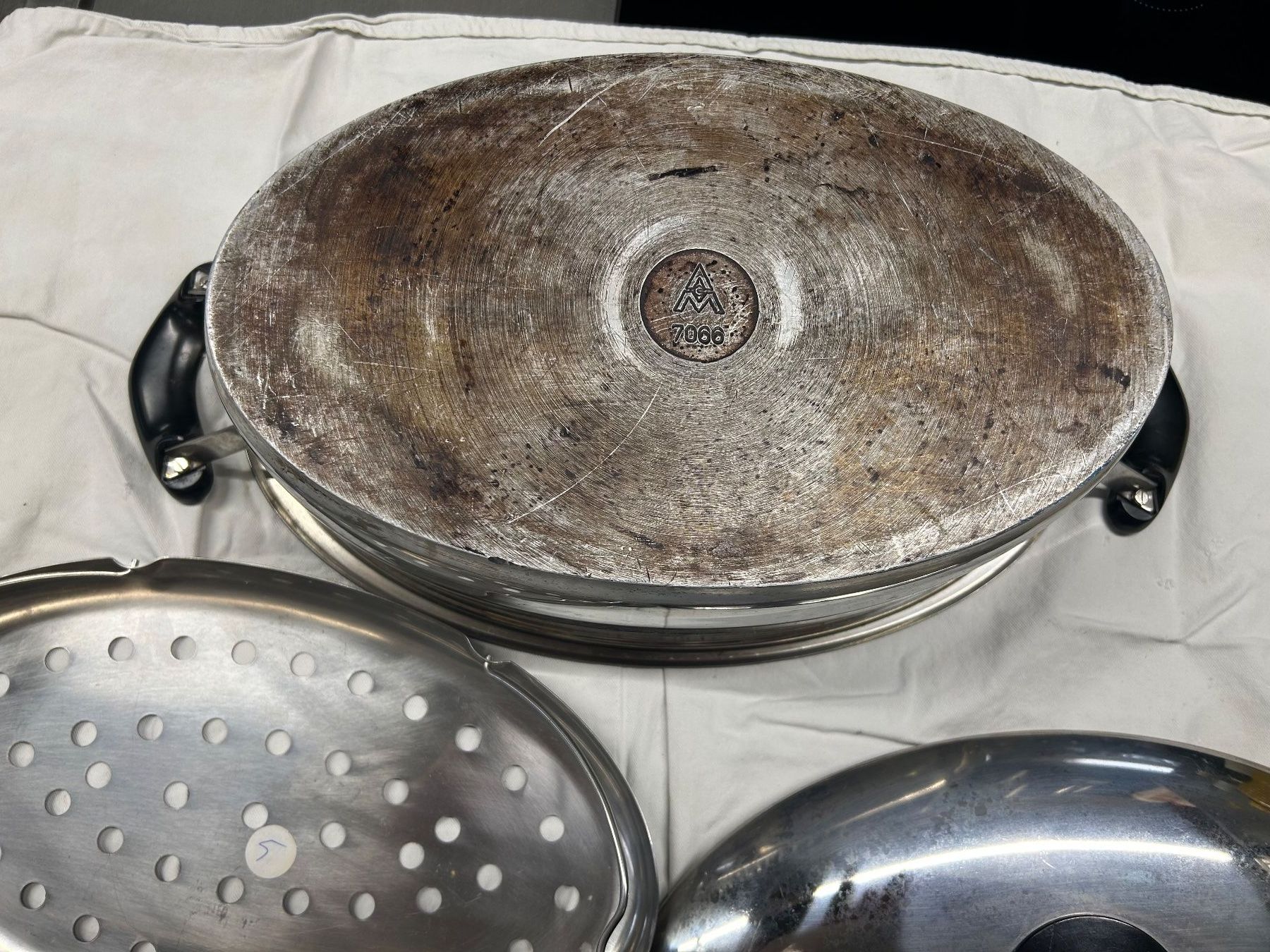 Amc Poêles: AMC BRÄTER OVAL MIT EINSATZ UND DECKEL – D'occasion à Weissbad par Usw63 2