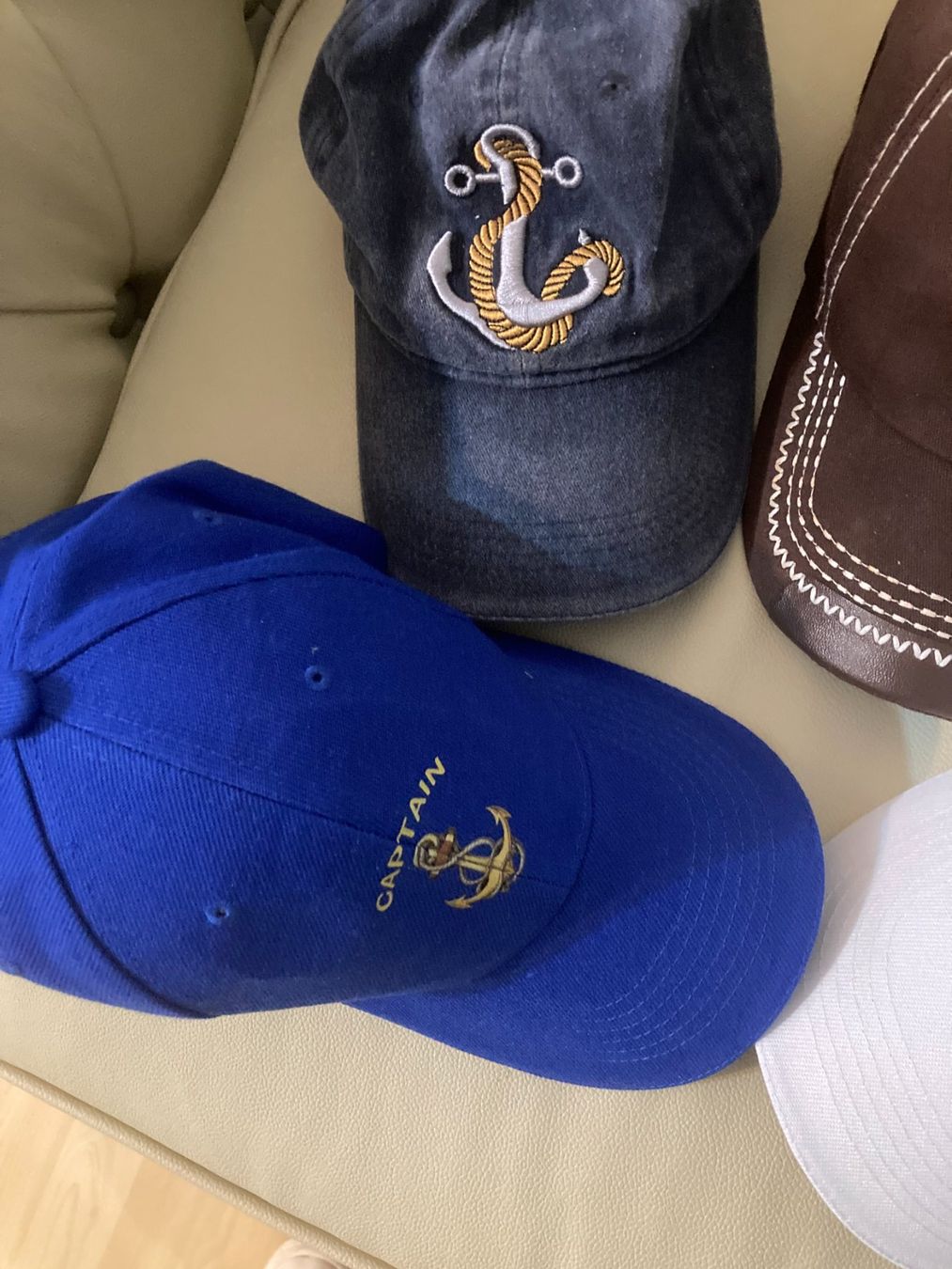 Copricapi, berretti & cappellini: Lot de casquettes – Usato da Cheseaux-Lausanne venduto da Vente_Pro