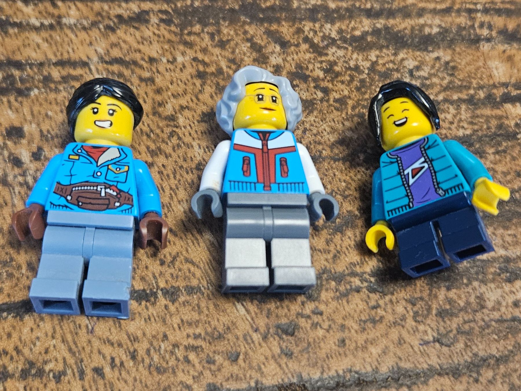 Lego Kit di costruzioni: lego lot de 3 figurines – Usato da Confignon venduto da Ecrofigs