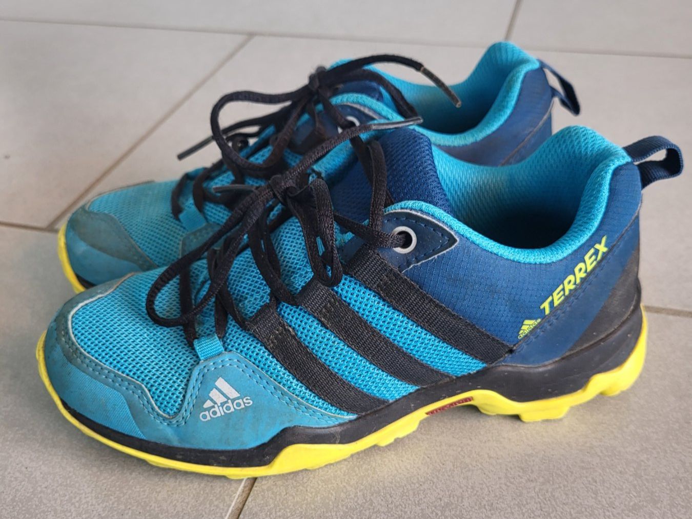 Adidas Schuhe für Jungen: Adidas Terrex Wanderschuhe Turnschuhe gr. 32 – Gebraucht aus Boswil von i12i 1