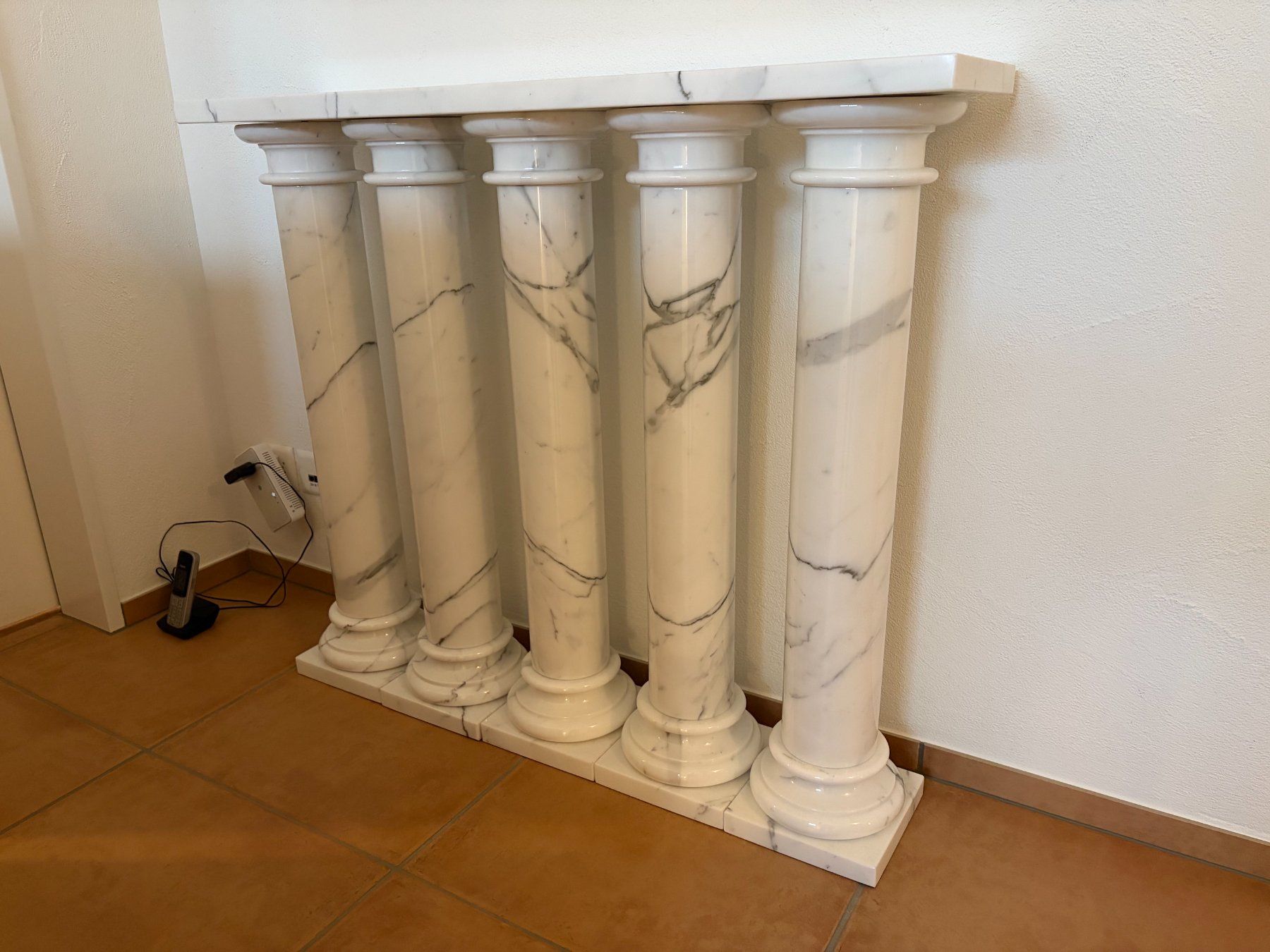 Autres décorations & accessoires: Marmor Podest mit 5 Säulen, massiv – D'occasion à Galgenen par Crystaldisplay 1