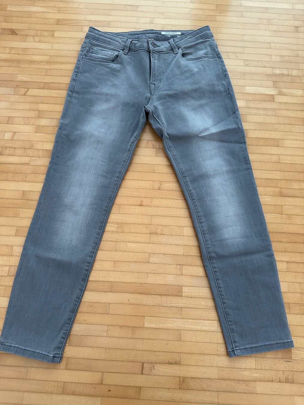 Esprit Jeans: ESPRIT Ankle-Jeans Skinny W29 grau – Usato da Würenlos venduto da gtvlady_82