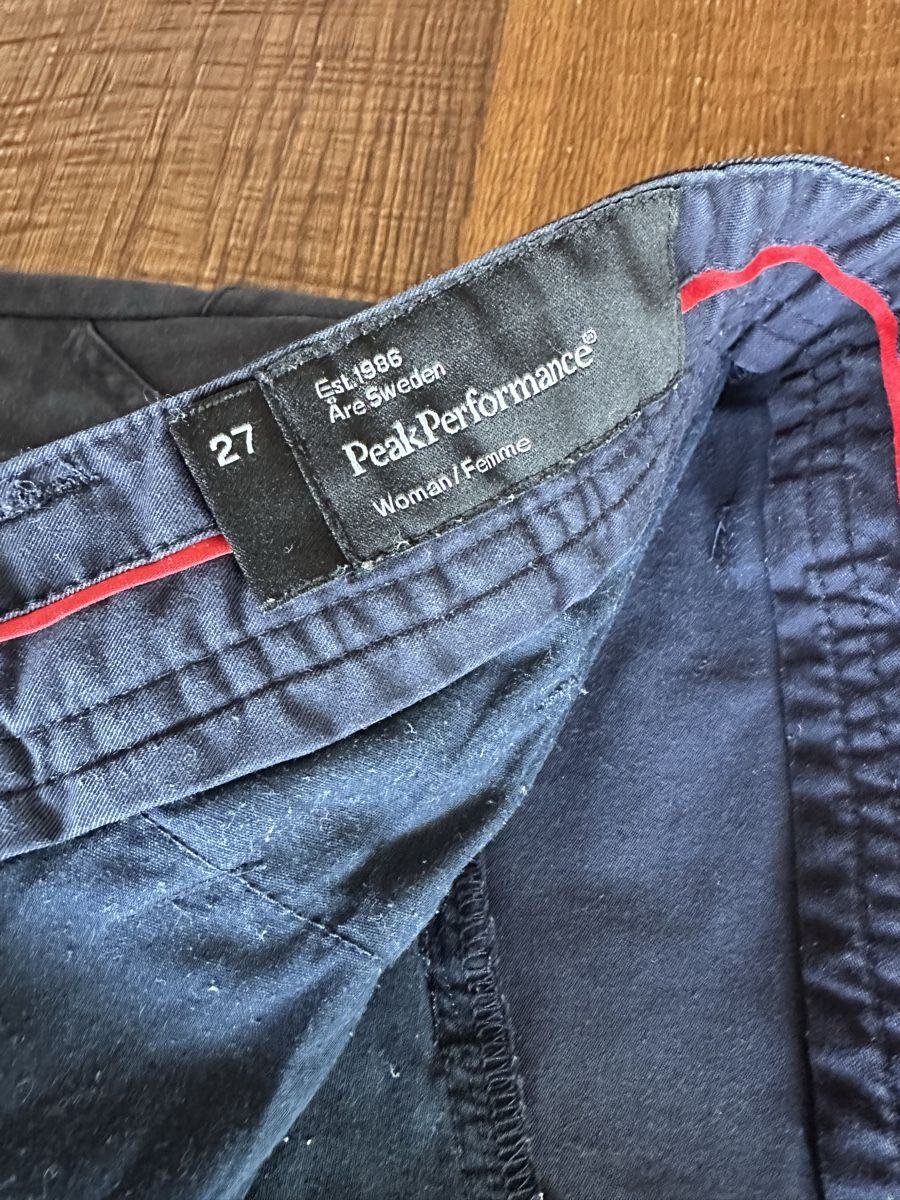 Peak Performance Pantaloni: Peak Performance Damen-Shorts, dunkelblau, Gr. 27 – Usato da Wollerau venduto da HuberN 3