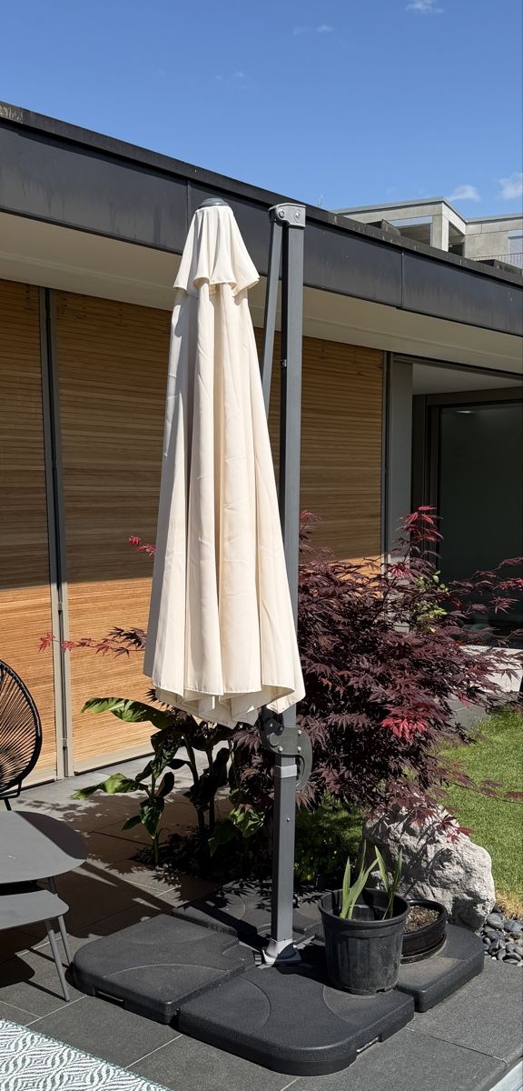 Ombrelloni: Garden Parasol - Cream -  available end July – Usato da Schwyz venduto da adbaar 1
