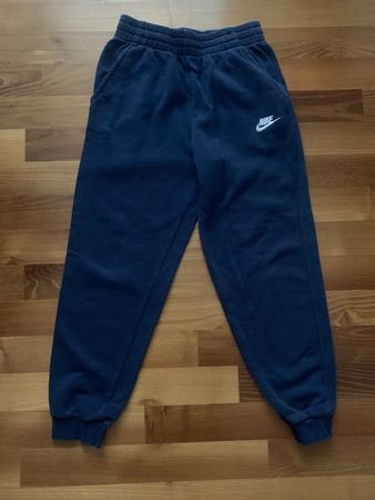 Nike CLUB UNISEX - Jogginghose. Grösse 147-158cm