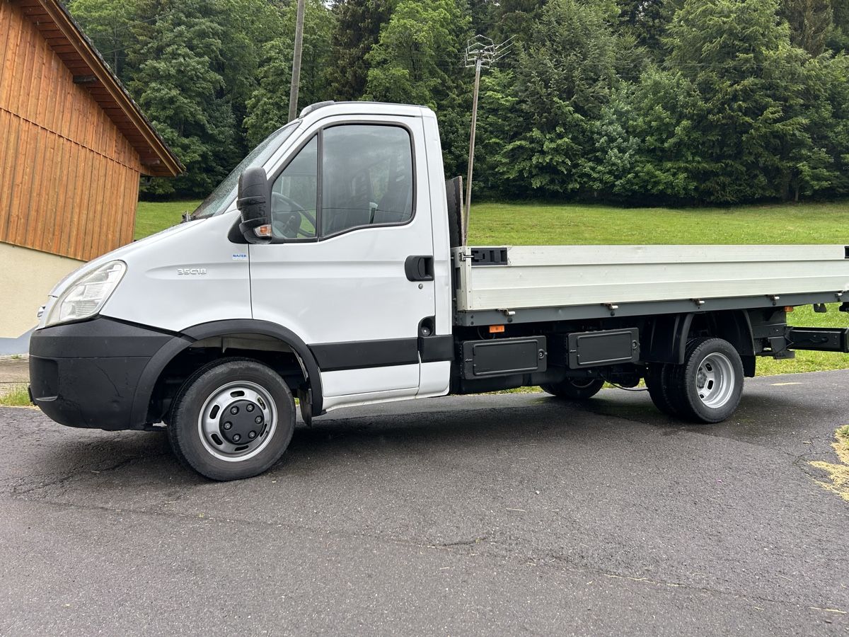 Iveco Véhicules utilitaires: Iveco 35c18 – D'occasion à Einsiedeln par mih_22tr 8