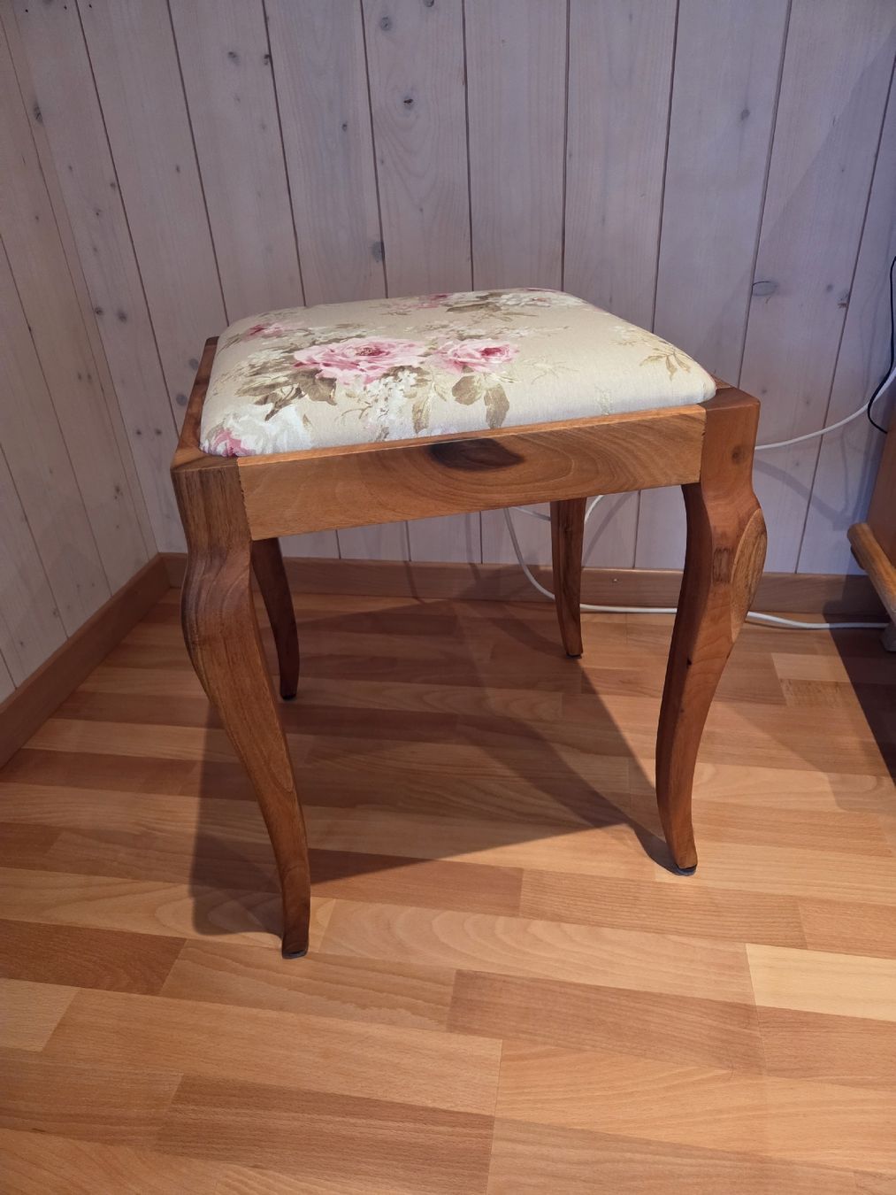 Tabourets: Hocker Nussbaum  – Neuf (Voir description) à Schüpfheim par AtelierHolz_Horn6170 1