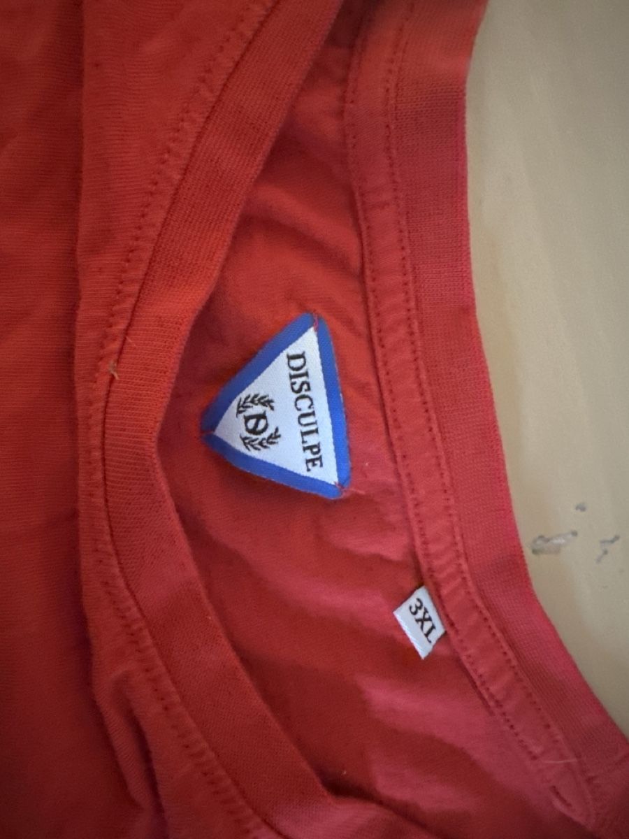 T-shirts: T-shirt rouge Disculpe  – D'occasion à Lausanne par sam_hp5y 1
