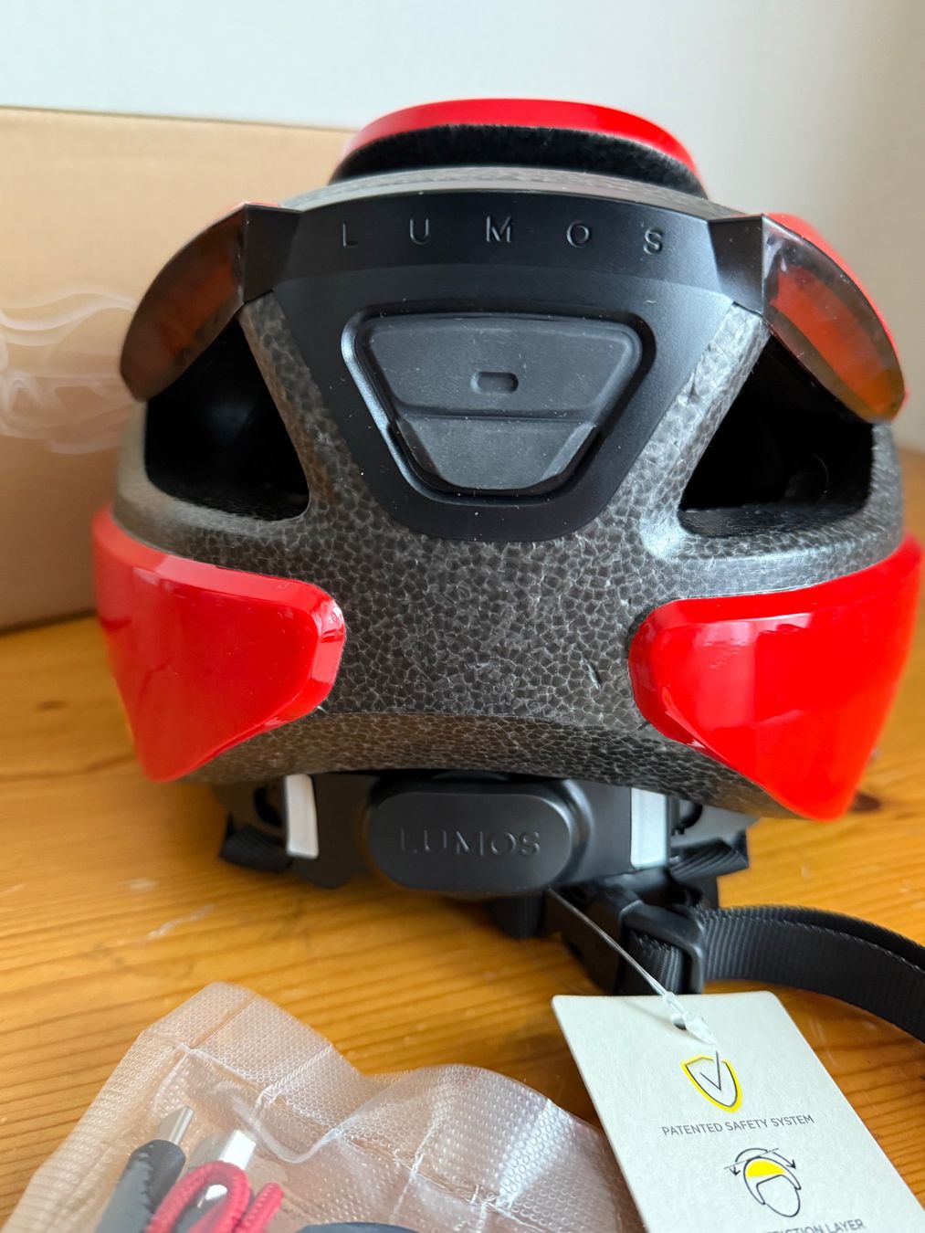 Caschi: LUMOS Fahrradhelm rot – Nuovo e nell'imballaggio originale da Basel venduto da festfix 1