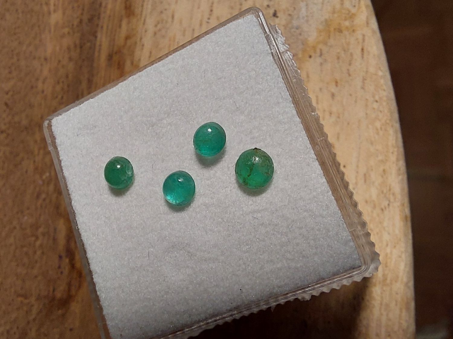 Pietre preziose: Smaragde, 4 Stück Cabochons rund – Nuovo (secondo la descrizione) da Klingnau venduto da Tamina5