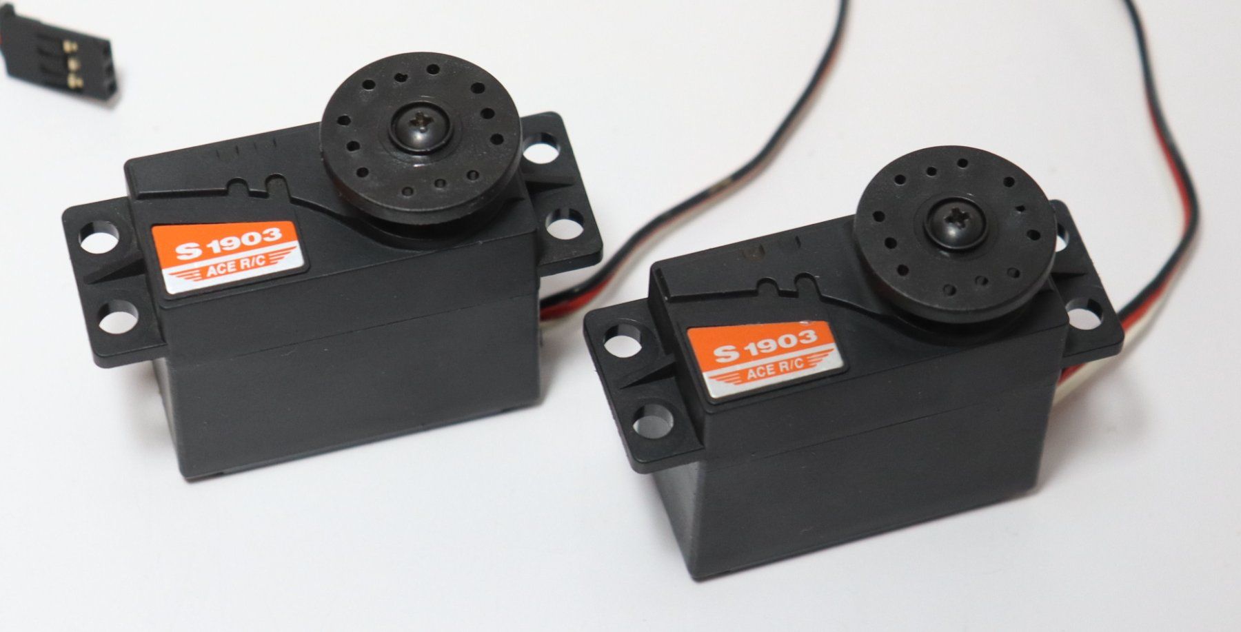 Thunder Tiger Modellismo RC: Standard Servo Thunder Tiger Ace RC S1903 2 Stück – Usato da Frick venduto da volvo850driver 1