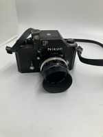 Appareil photo argentique Nikon F avec objectif 