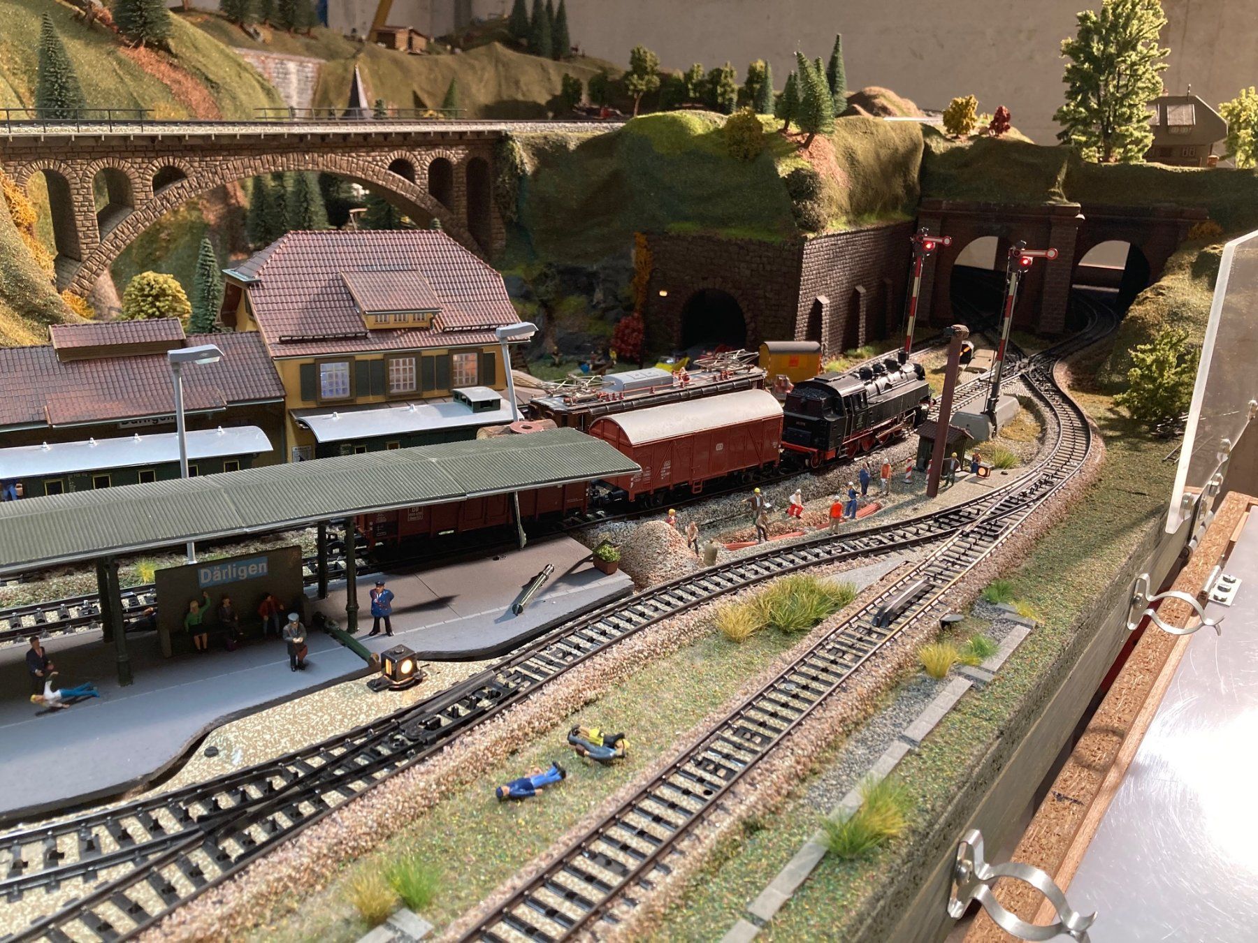Märklin Modelleisenbahnen: Wunderschöne Märklin-Modellbahnanlage – Gebraucht aus ostermundigen von Rastelbaum 3