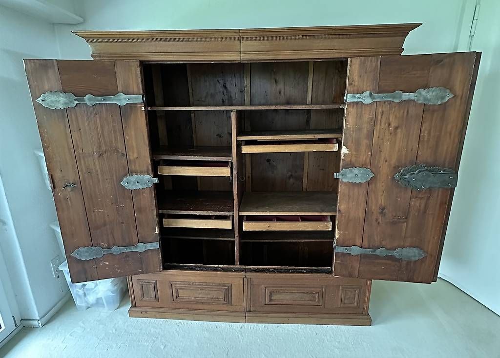 Schränke: Antiker Schrank – Gebraucht aus Zürich von Tarmosas1 1