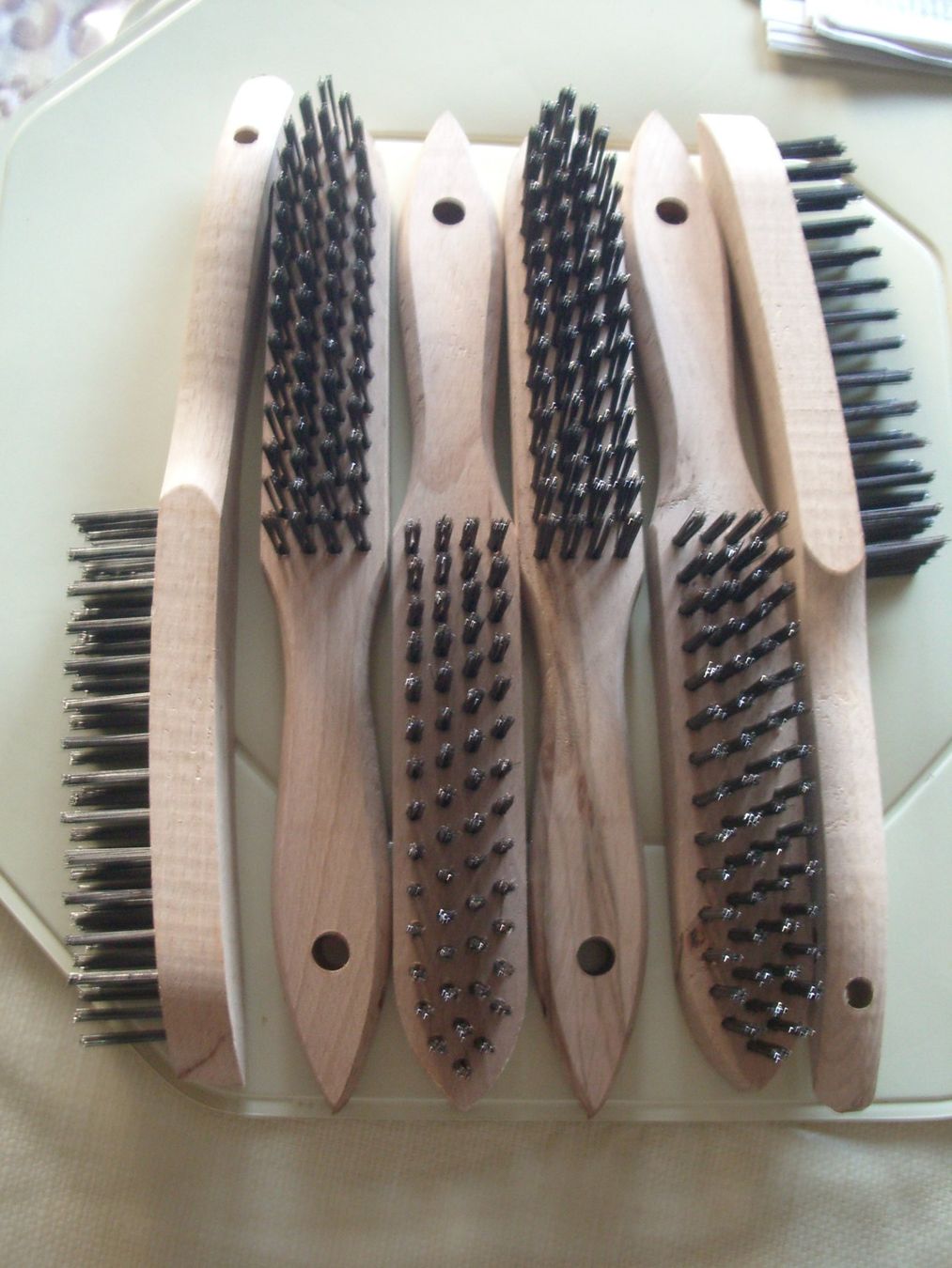 Tutti gli attrezzi: Bürsten Set 6 Stk Drahtbürsten Holzgriff neu – Nuovo e nell'imballaggio originale da Glattfelden venduto da kuh_96mm