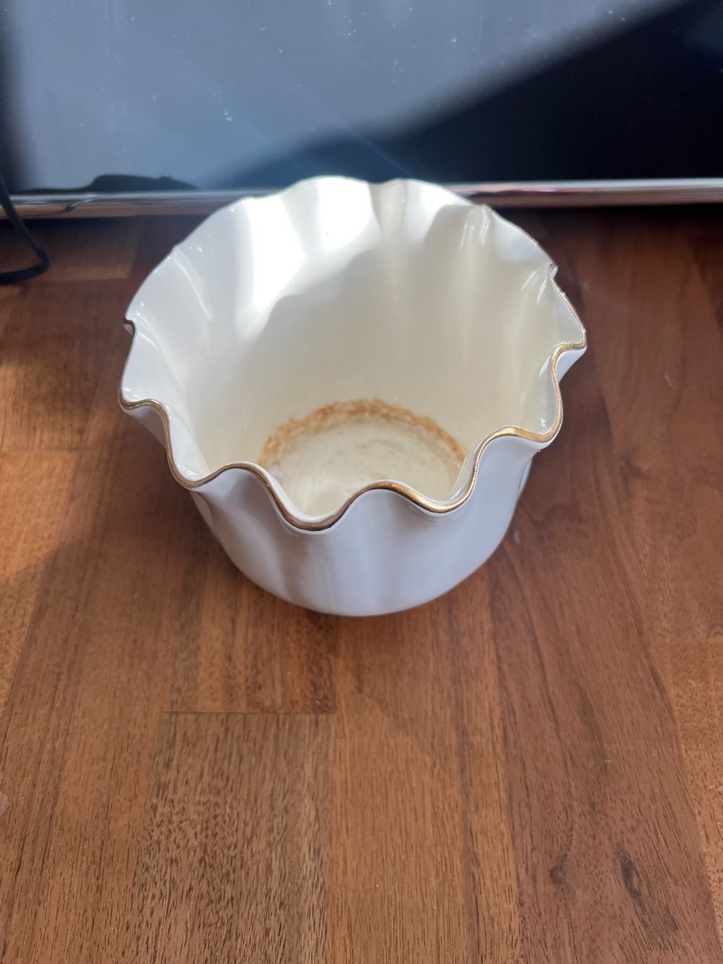 Vasi per fiori: Blumentopf Weiss mit Goldrand Vintage – Usato da Jona venduto da Sariksa 3