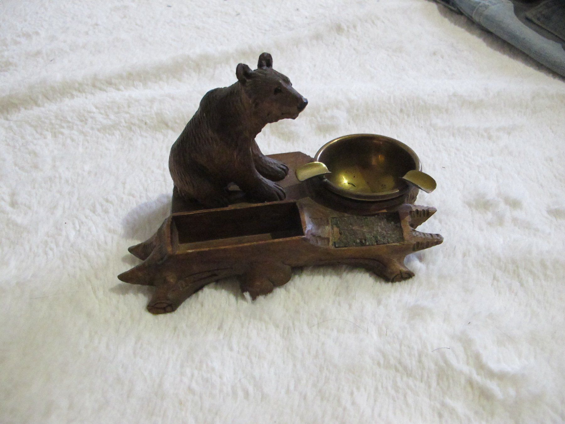 Figurines: Brienzer Bär Mit Aschenbecher Wunderschöne Feine Geschnitzt – D'occasion à Altnau par SwissGoldTime