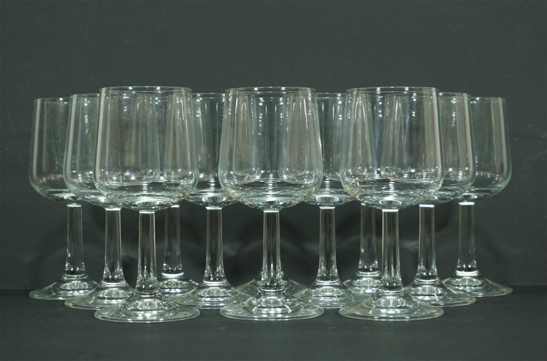 Bicchieri: 12 elegante Gläser mit Stiel 17cl – Usato da Meggen venduto da Brockitare