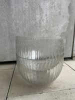 Schalen aus Glas mit Gravur und Rillen