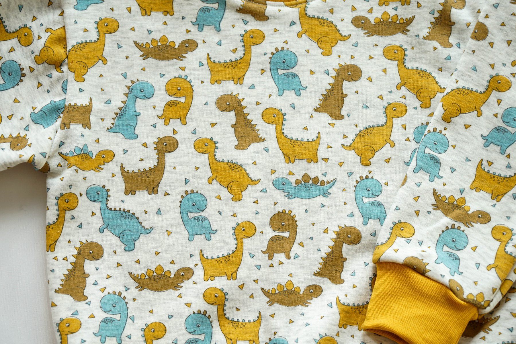 Pullover & Sweatshirts: Sweatshirt/Pullover mit Dinosaurier Gr.98/104 - NEU – Neu und originalverpackt aus Zürich von sambaum 2