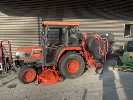 Kommunaltraktor Kubota STa-35 mit Sperber Aufnahmegerät