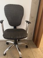 Bürostuhl / Drehstuhl mit Armlehnen – funktionstüchtig
