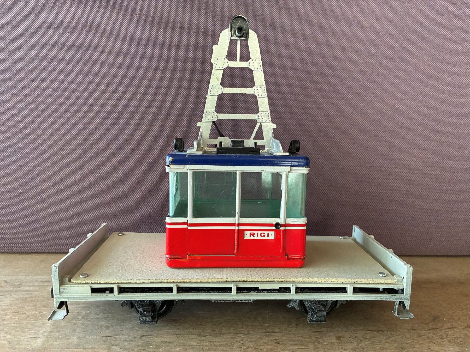 LGB Modelleisenbahnen: LGB Konvult mit 2 Waggons und 2 Weichen – Gebraucht aus Siebnen von retolino01 1