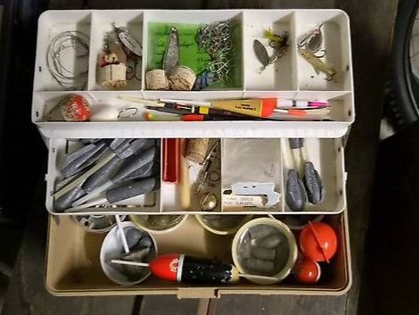 Esche: Boîte de pêche plombs, flotteurs et leurres – Usato da Carouge GE venduto da Zoidbergsw 1