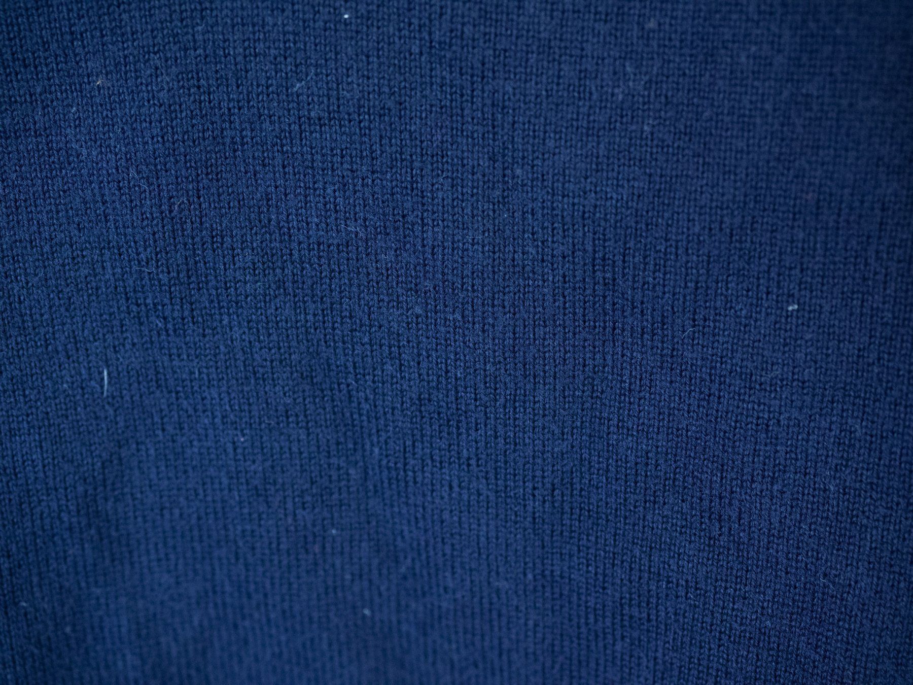 Tommy Hilfiger Pullover & Sweatshirts: Tommy Hilfiger Sweatshirt V-Pullover Grösse XS dunkelblau – Gebraucht aus Cham von Hodinar 2