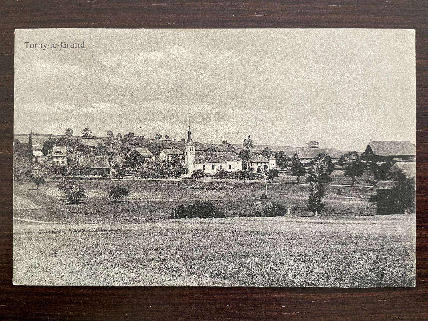 Cartoline postali: TORNY-LE-GRAND Ortsansicht mit Kirche, 1925 – Usato da Wald ZH venduto da TLILEF