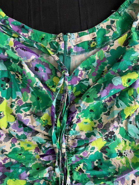 Vestiti: Robe d'été chic à fleurs - Tendance actuelle - Taille 36. – Usato da Marin-Epagnier venduto da rchouchouu 1