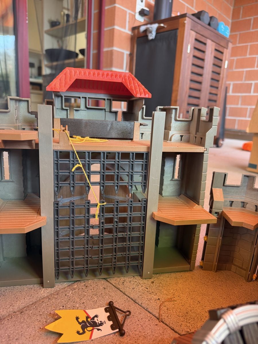 Playmobil Jouets: Playmobil Ritterburg Gebraucht – D'occasion à Zürich par ksc_qs68 1