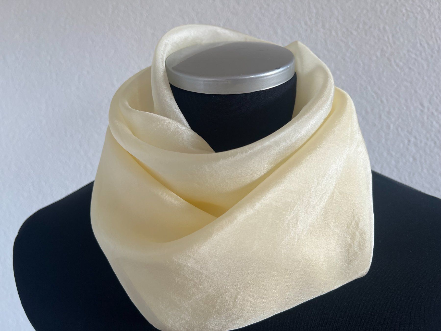 Foulards, Tücher & Schals: Foulard, 100% Seide, Hellgelb, NEU – Neu (gemäss Beschreibung) aus Worb von farben20zauber